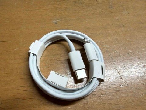 Apple Cavi: Ladekabel USB-C auf Lightning, 1m, Weiss, – Nuovo e nell'imballaggio originale da Au SG venduto da bah_6f5w 2