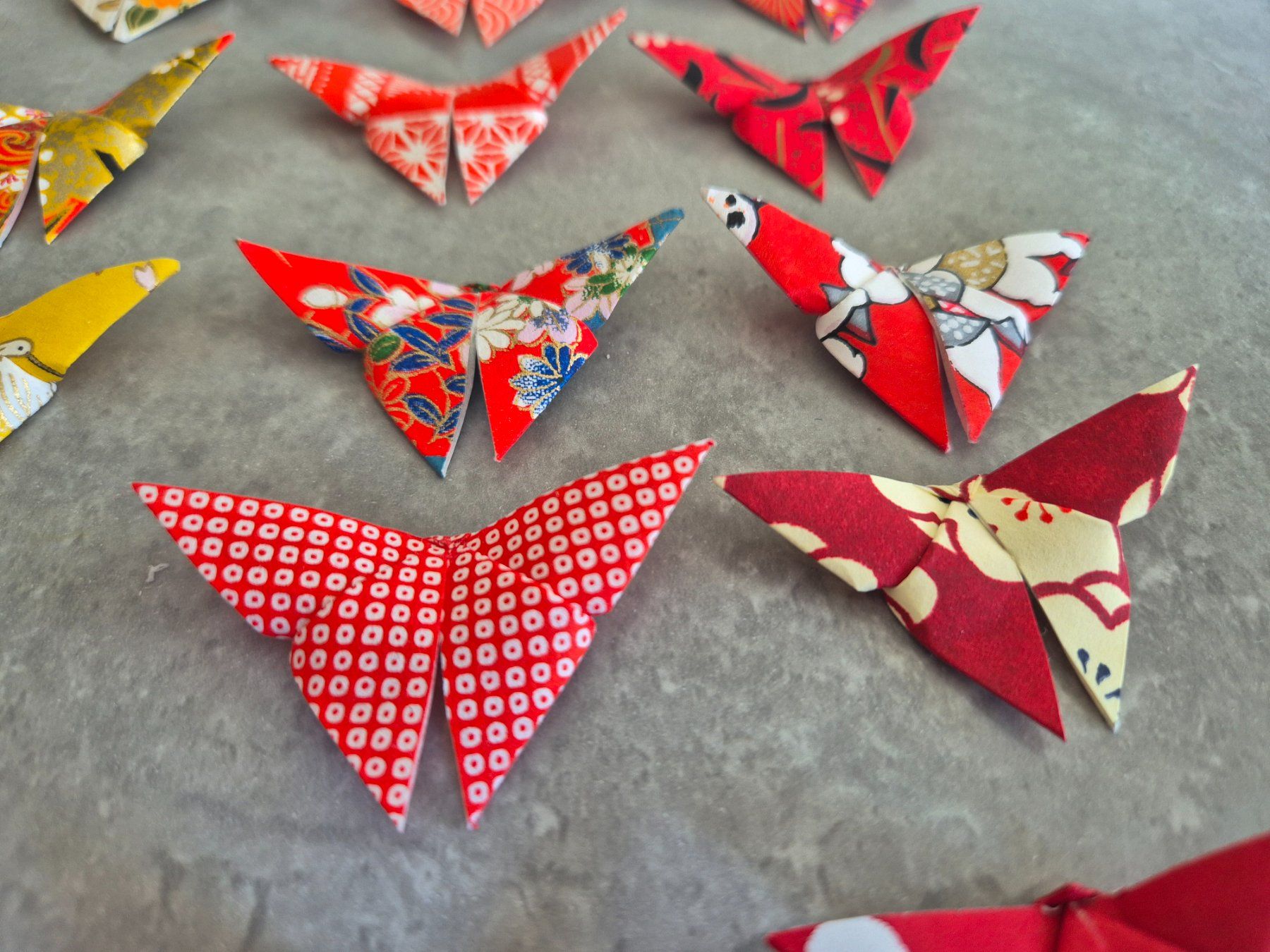 Alle Dekorationen: 20 Origami Schmetterlinge rot-gelb – Neu und originalverpackt aus Zürich von brifo64 5