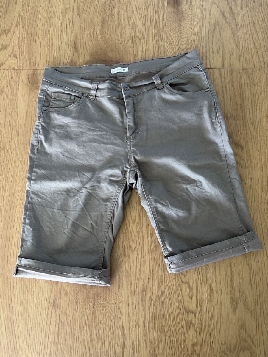 Pantaloni: Damen Bermudashorts, Grösse S – Usato da Schöftland venduto da nevio74