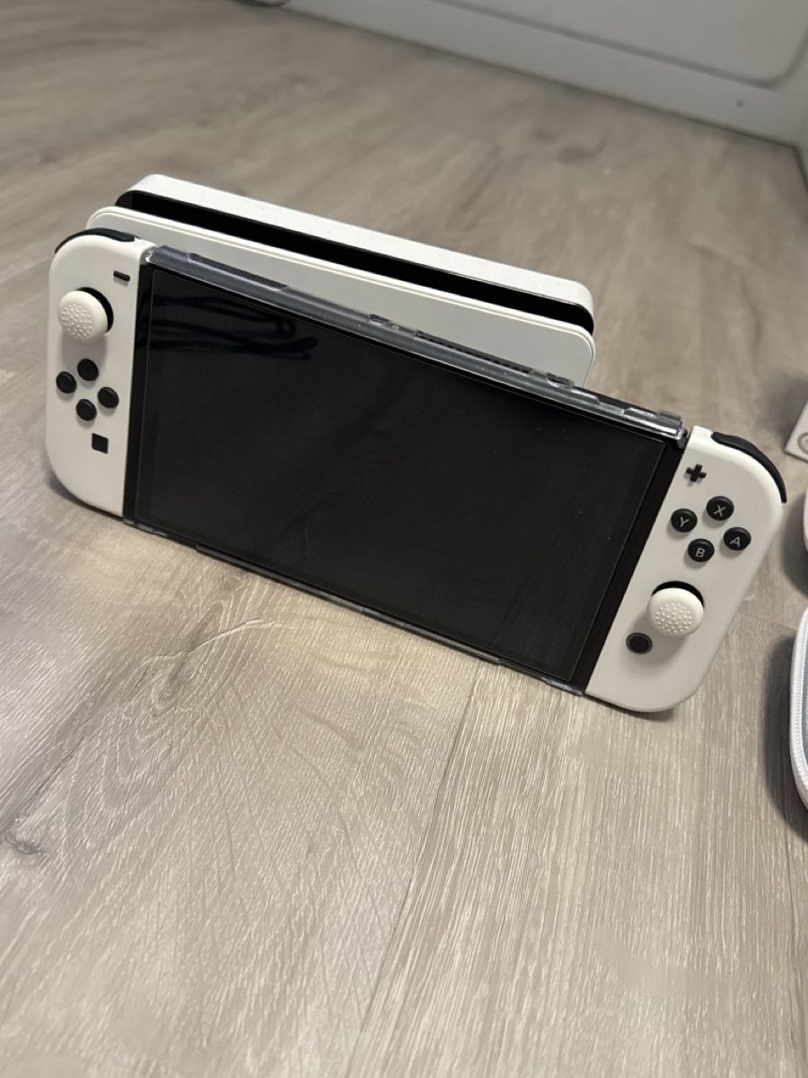 Nintendo Console: Nintendo Switch OLED Weiss mit Zubehör  – Nuovo (secondo la descrizione) da Ermensee venduto da Joao_ 2