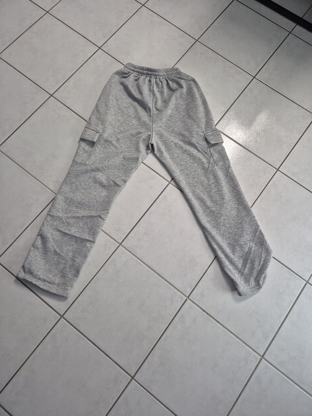 Shein Pantaloni: Training gris avec poches – Usato da Granges-Paccot venduto da smo_dp89 1