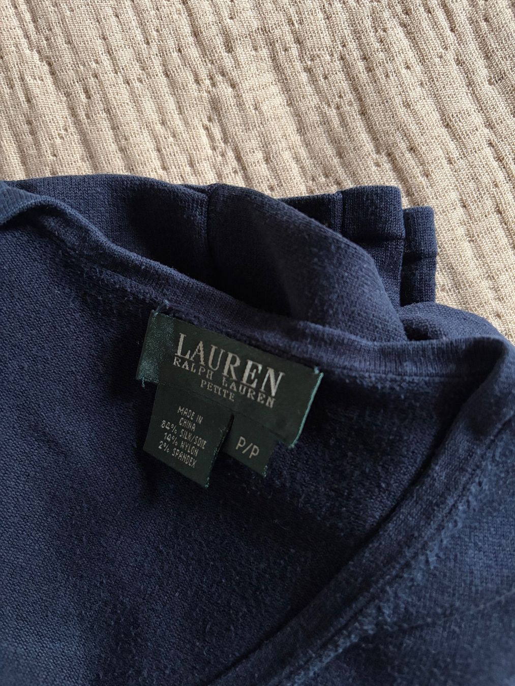 Ralph Lauren Maglioni & Felpe: Ralph Lauren V-Neck Sweater - Petite – Usato da Luzern venduto da AM2nd 4