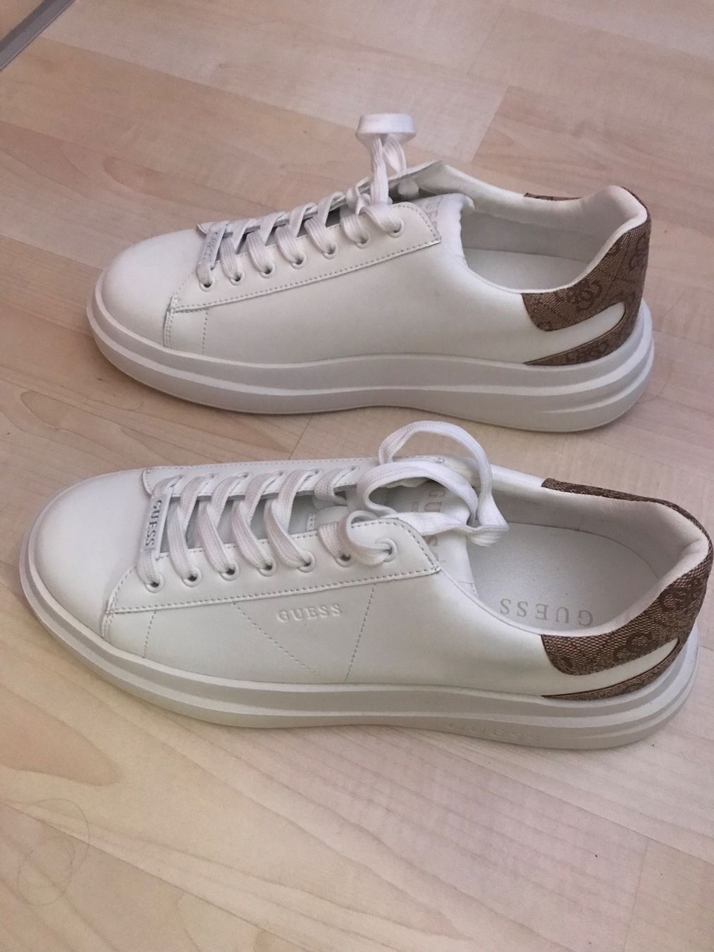 Guess Scarpe da uomo: Sneaker Weiss Leder GUESS Grösse 42neu – Nuovo (secondo la descrizione) da Birrwil venduto da Pbote89 1