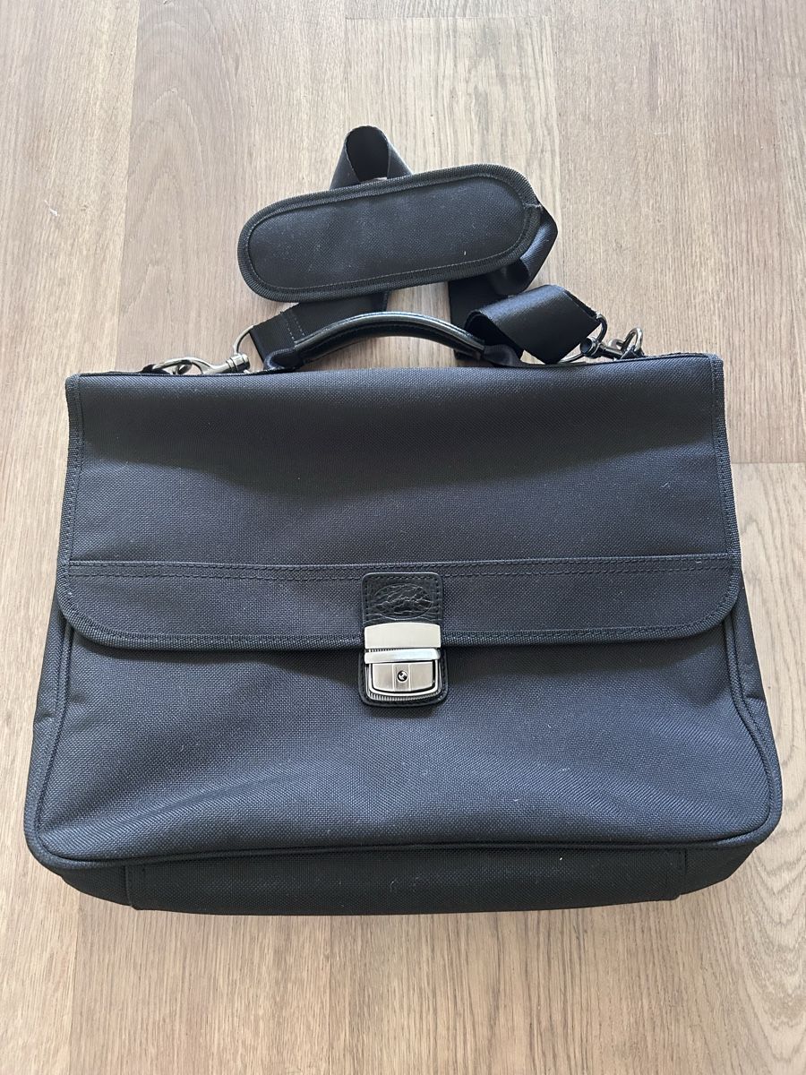 Valises & Sacs: Laptoptasche schwarz – D'occasion à Zürich par gle_f99x