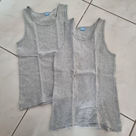 2 graue Unterhemden Gr. 146/152, gekauft bei Migros