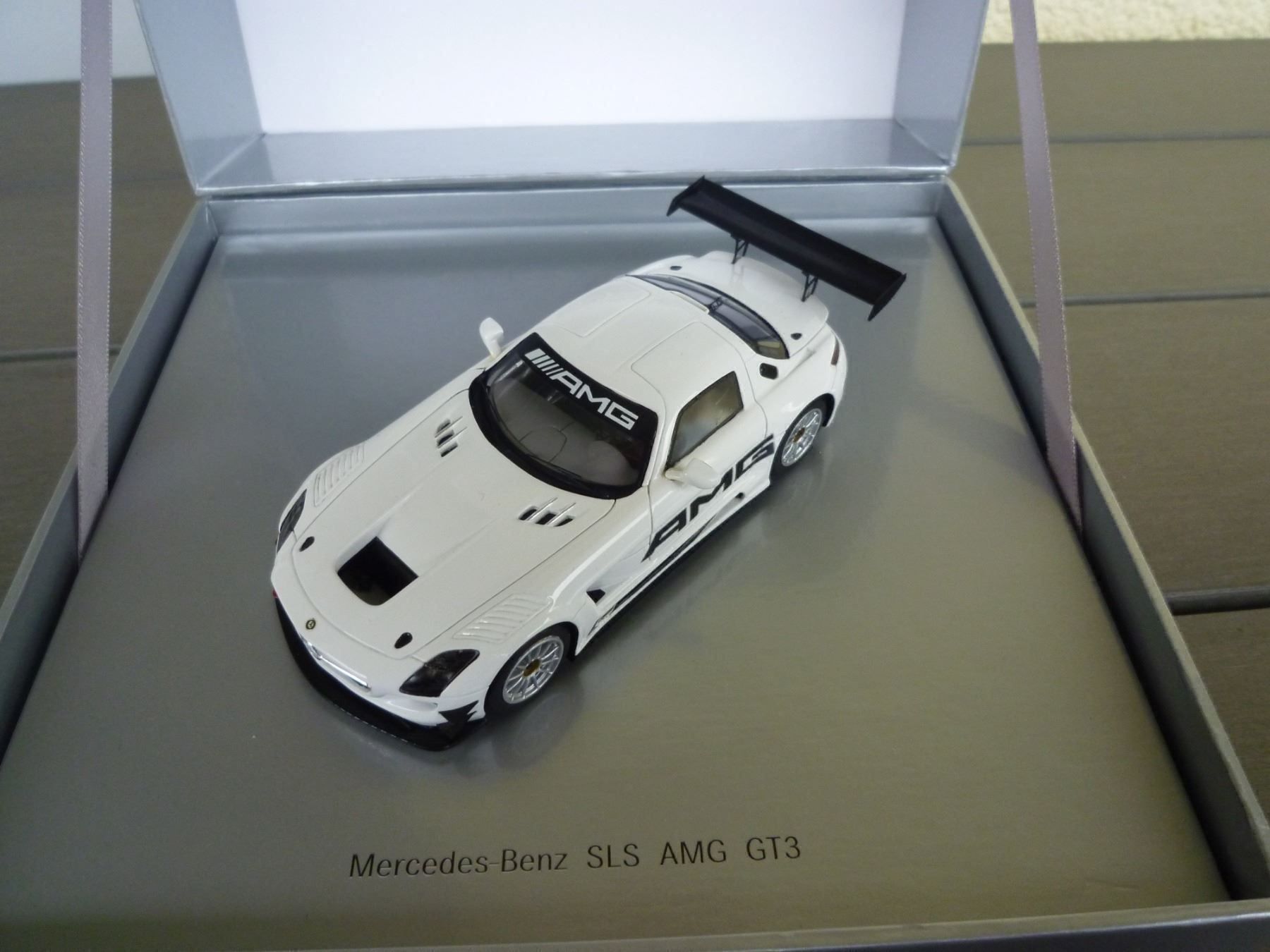 Mercedes-Benz Modellautos: Mercedes-Benz SLS AMG GT3 – Neu und originalverpackt aus Flawil von Imperiosud 5