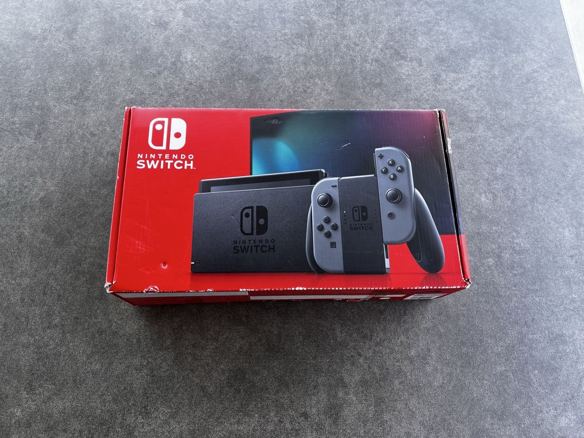 Nintendo Console: NINTENDO SWITCH 1 - CONSOLE DE SALON – Usato da Malleray venduto da LaMano667 1