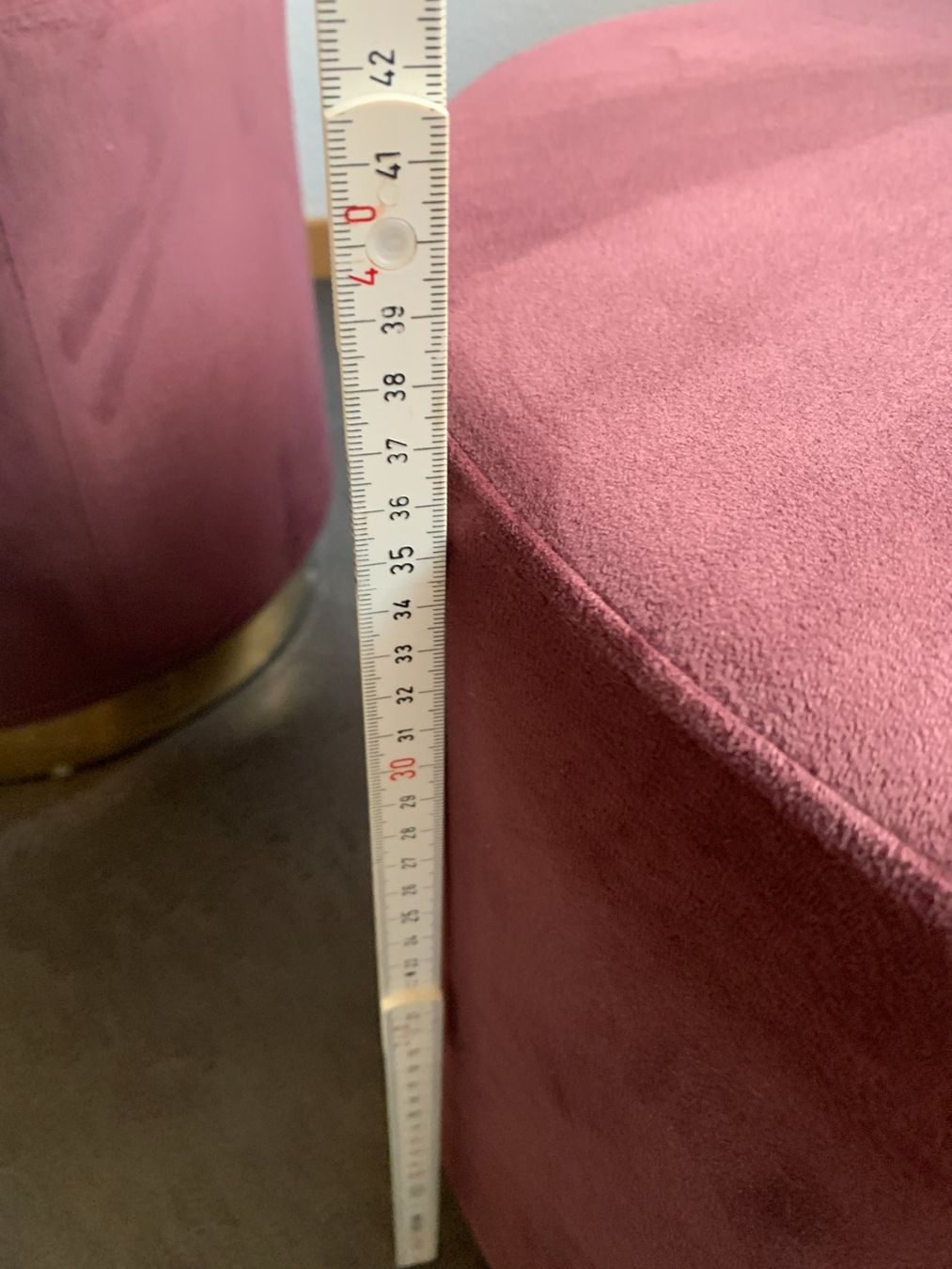 Hocker: 2 Hocker mit Messingsockel passend zu LAONA Sofa Samt – Gebraucht aus Zürich von anader 5