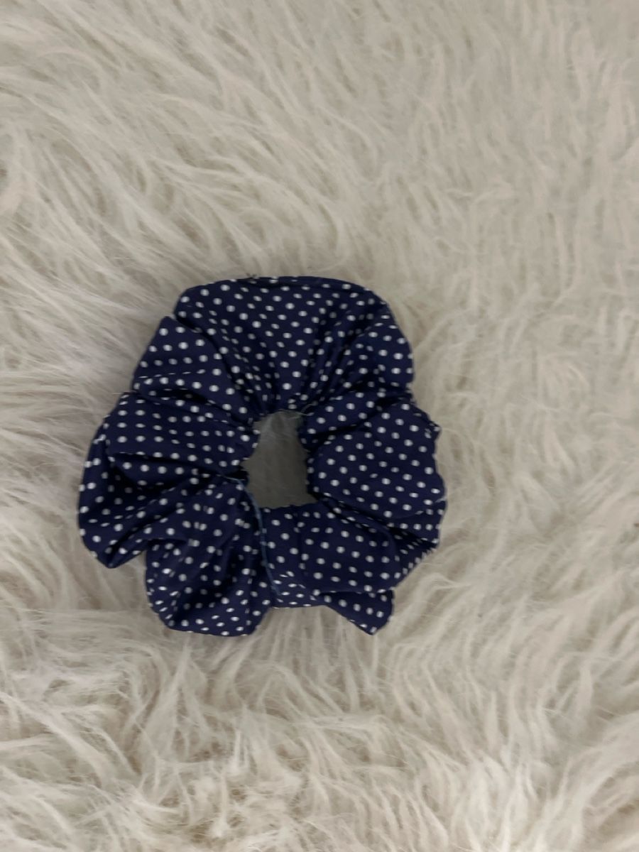 Accessori per capelli: Dunkelblauer Scrunchie mit Pünktchen - Top Zustand! – Nuovo e nell'imballaggio originale da Beringen venduto da BEBILI