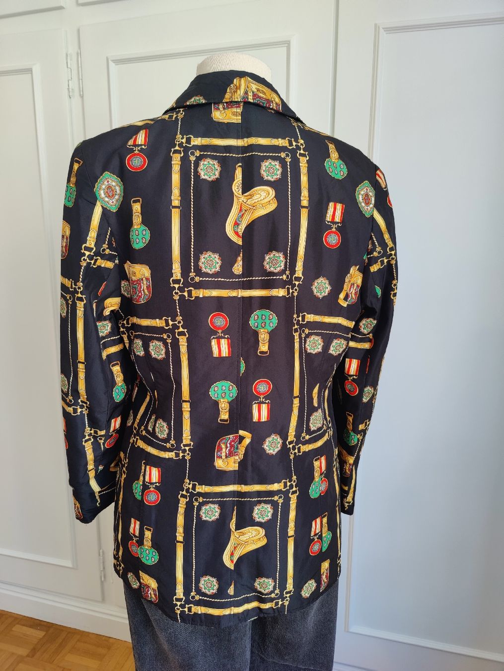 Giacche: Vintage Double-Face Baroque Silk Jacket Blazer – Usato da La Tour-de-Peilz venduto da dAutrefois 4
