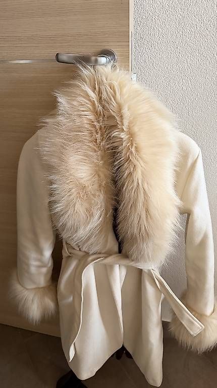 Cappotti: Vendo cappotto con pelliccia – Usato da Sessa venduto da Thisisemma 2