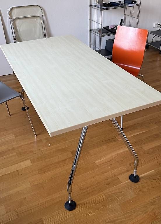 Scrivanie: Vitra Adhoc Schreibtisch , Ahorn/Chrom – Usato da Bern venduto da sisndr