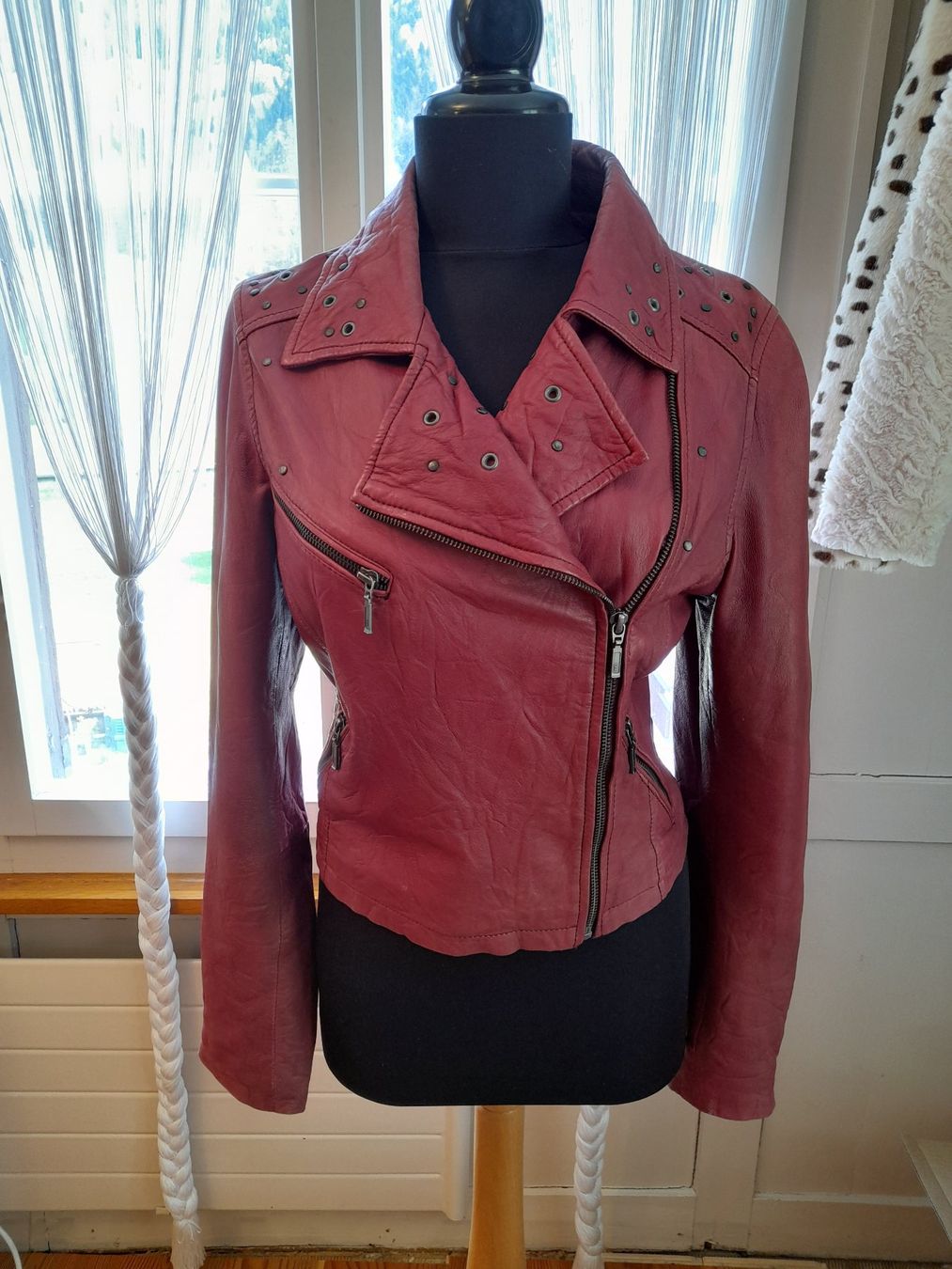 Orsay Giacche: Lederjacke mit Tigerkopf . S . orsay . echtes Leder – Usato da Leuggelbach venduto da schmetterlings-fee