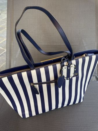 Gestreifte Handtasche Guess Sommer Must-Have!