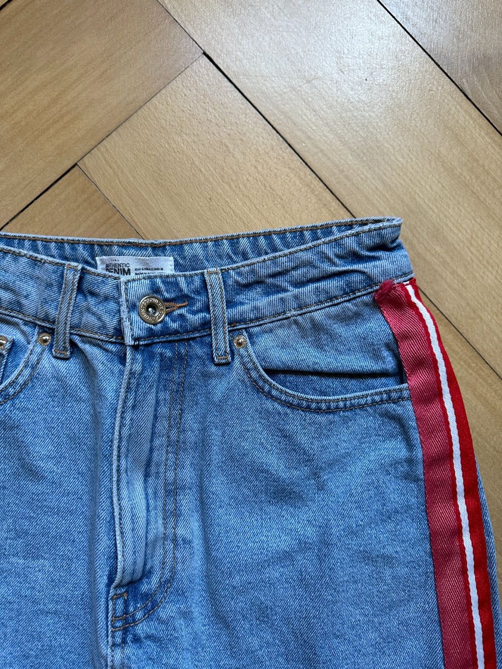 Zara Gonne: ZARA - Jeansrock hellblau S – Usato da Zürich venduto da Diazaio 1