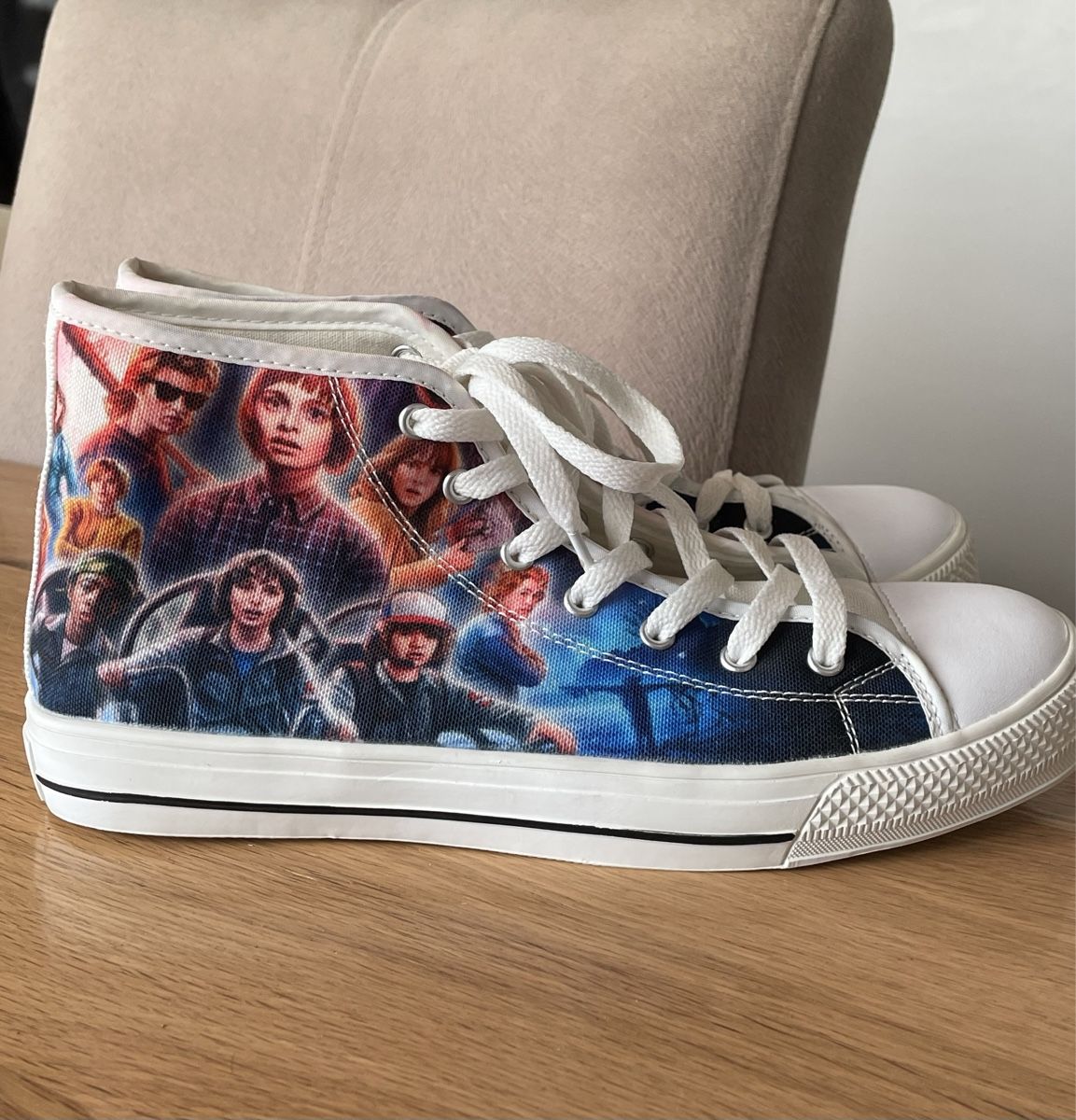 Scarpe da uomo: Handgezeichnete Stranger Things Schuhe (Neu) – Nuovo (secondo la descrizione) da Adetswil venduto da Mschnuffi