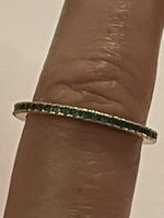 Jolie bague fine 54 vintage sertie pierres émeraude
