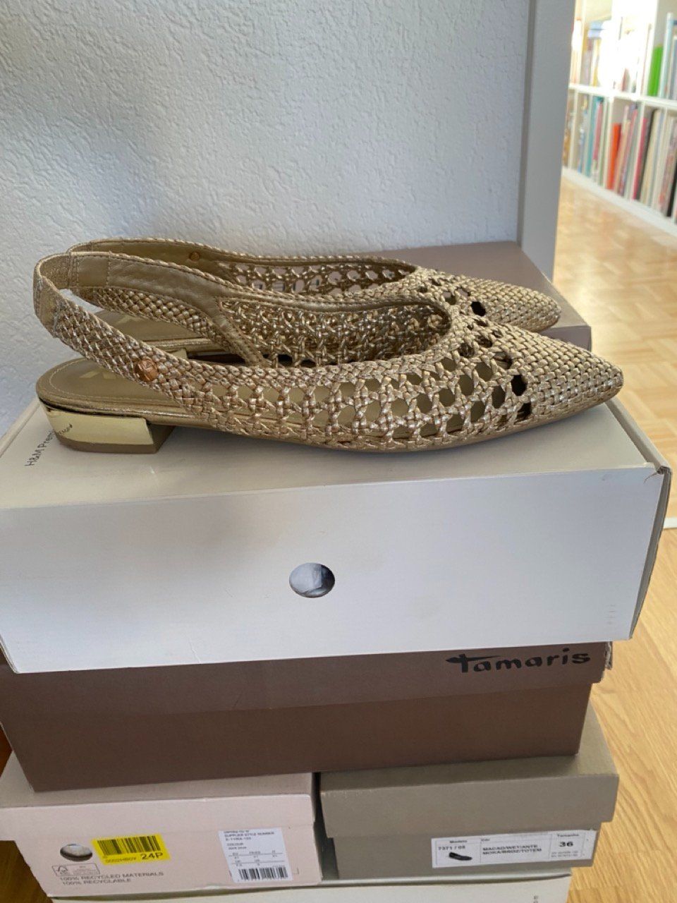 Chaussures femmes: NEU Sandalen, Slippers – D'occasion à Zumikon par Frauenecke