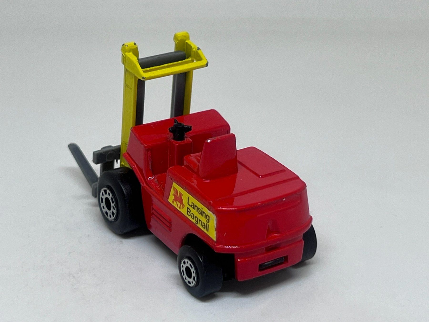 Matchbox Modellini d'auto: Matchbox Fork Lift Truck #395 – Usato da Wildegg venduto da LaaBoutique 2