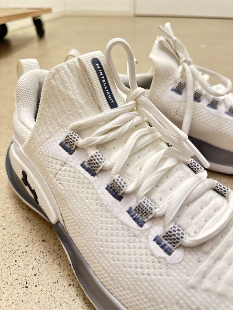 Under Armour Scarpe da uomo: Under Armour Trainingsschuhe, Weiss, Grösse 40.5 – Nuovo (secondo la descrizione) da Schlieren venduto da axe_nr8f 1