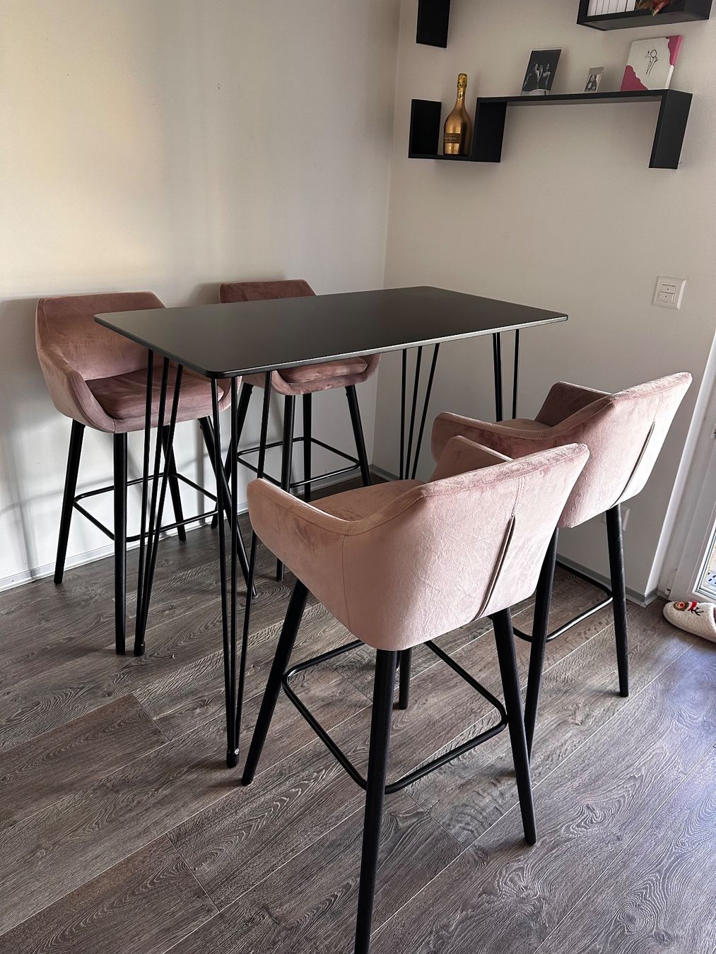 Tischset: Bartisch und 4 Stühle – Gebraucht aus Dübendorf von bol_h67v