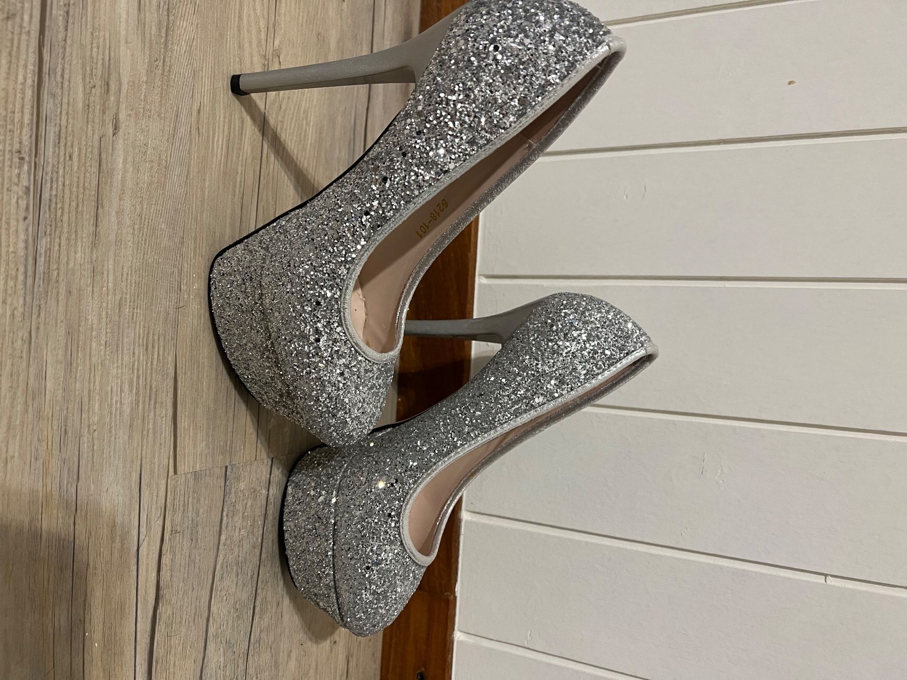 Scarpe da donna: Décolleté Glitter – Nuovo (secondo la descrizione) da St Moritz venduto da Ma_S2023 1