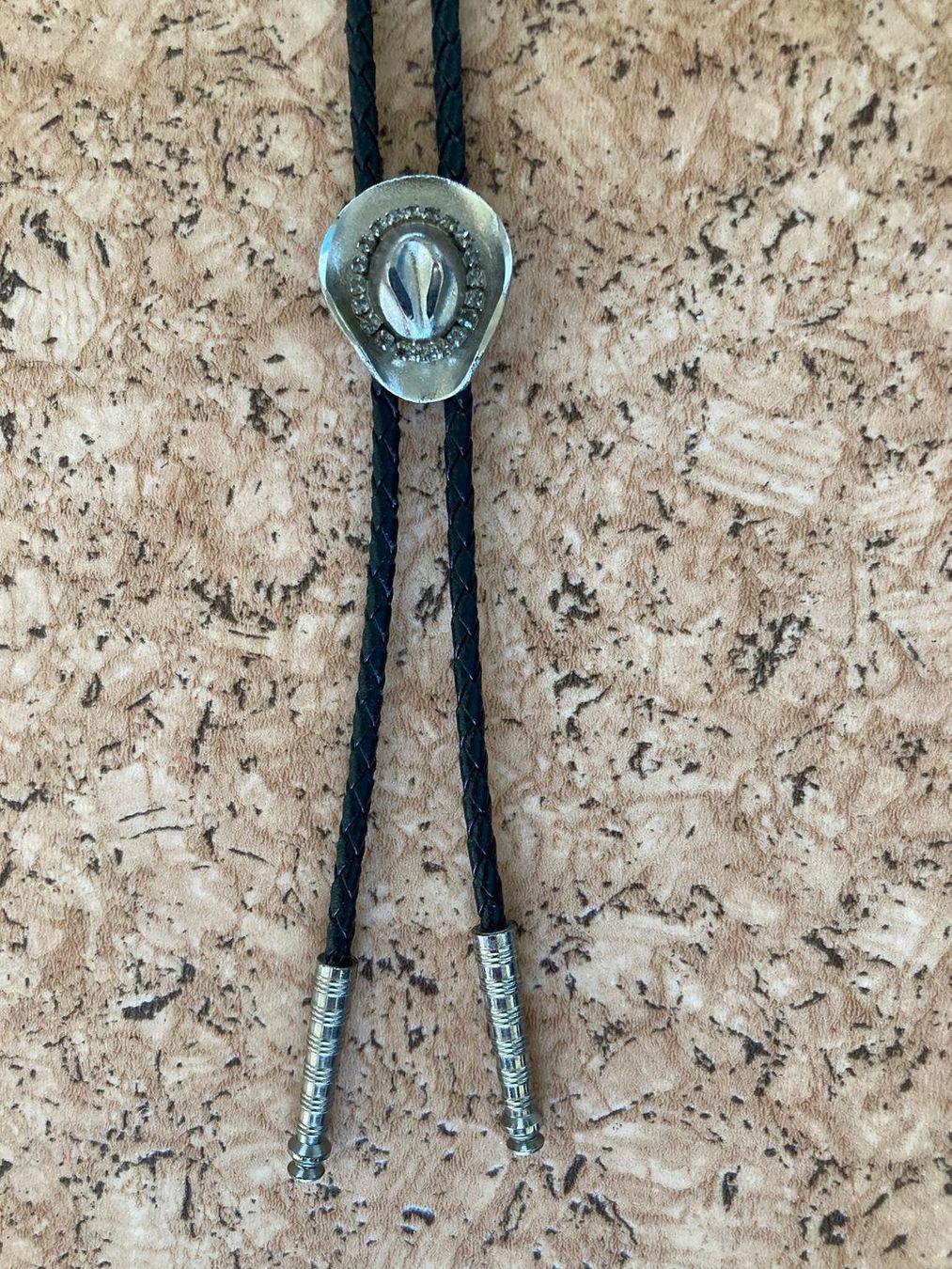 Cravatte: Cowboykrawatte, auch Bolo Tie oder Westernkrawatte genannt – Usato da Bern venduto da romanstutz 1
