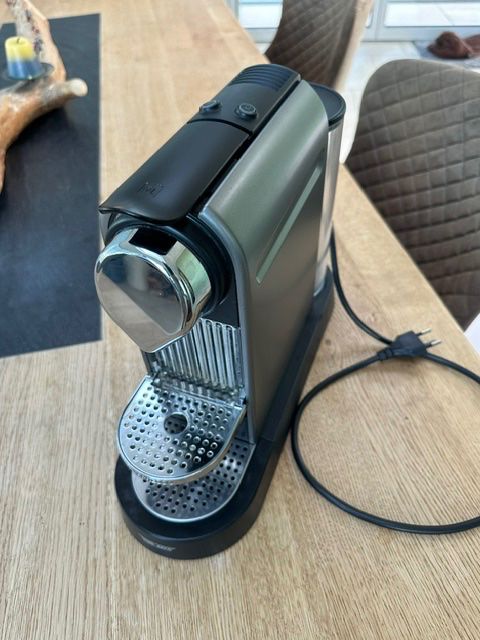 Nespresso Kaffeemaschinen & Espressomaschinen: Nespresso Kapselmaschine – Gebraucht aus Thalwil von makana01 1