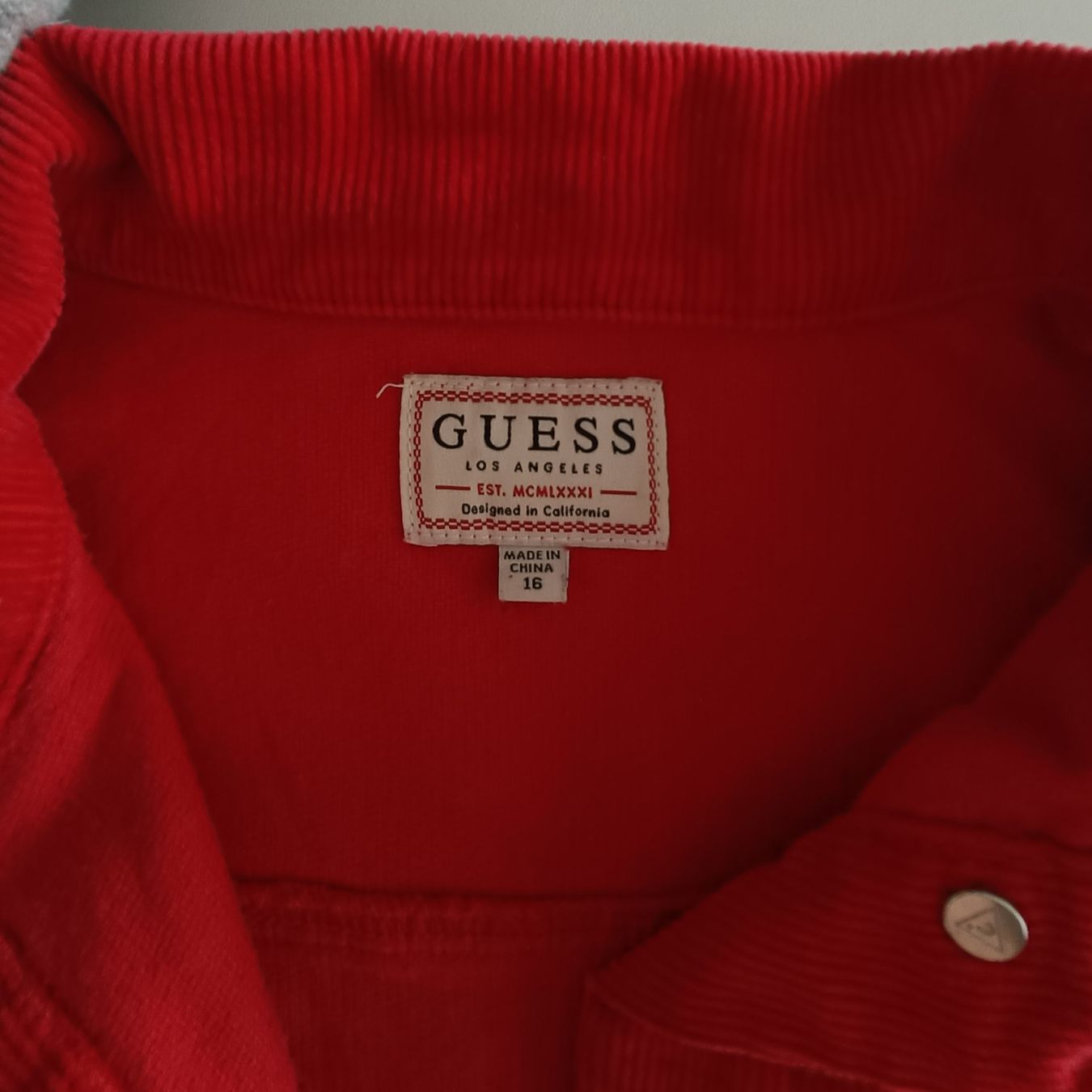 Guess Jacken: Veste mi-saison rouge Guess – Gebraucht aus Vétroz von cin_2rdg 1