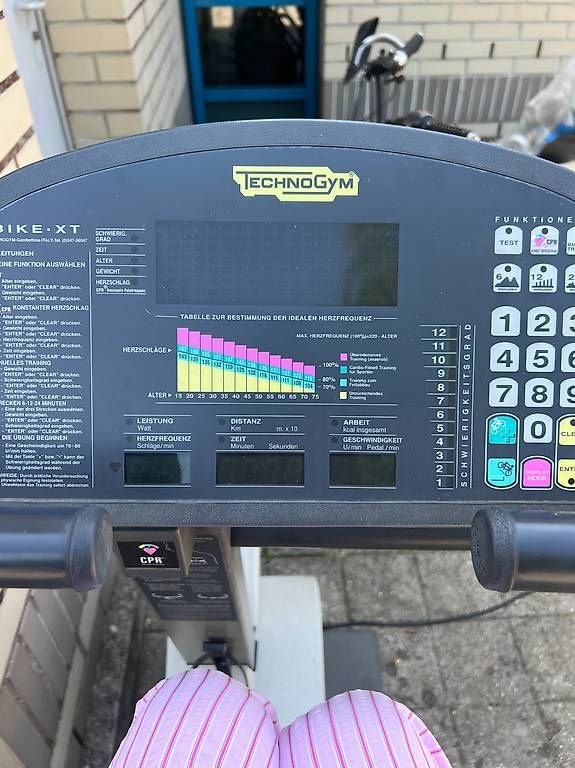 Vélos d'appartement: Technogym Bike XT Profi-Ergometer  Studioqualität – D'occasion à Brüttisellen par ConnyMeuri 1