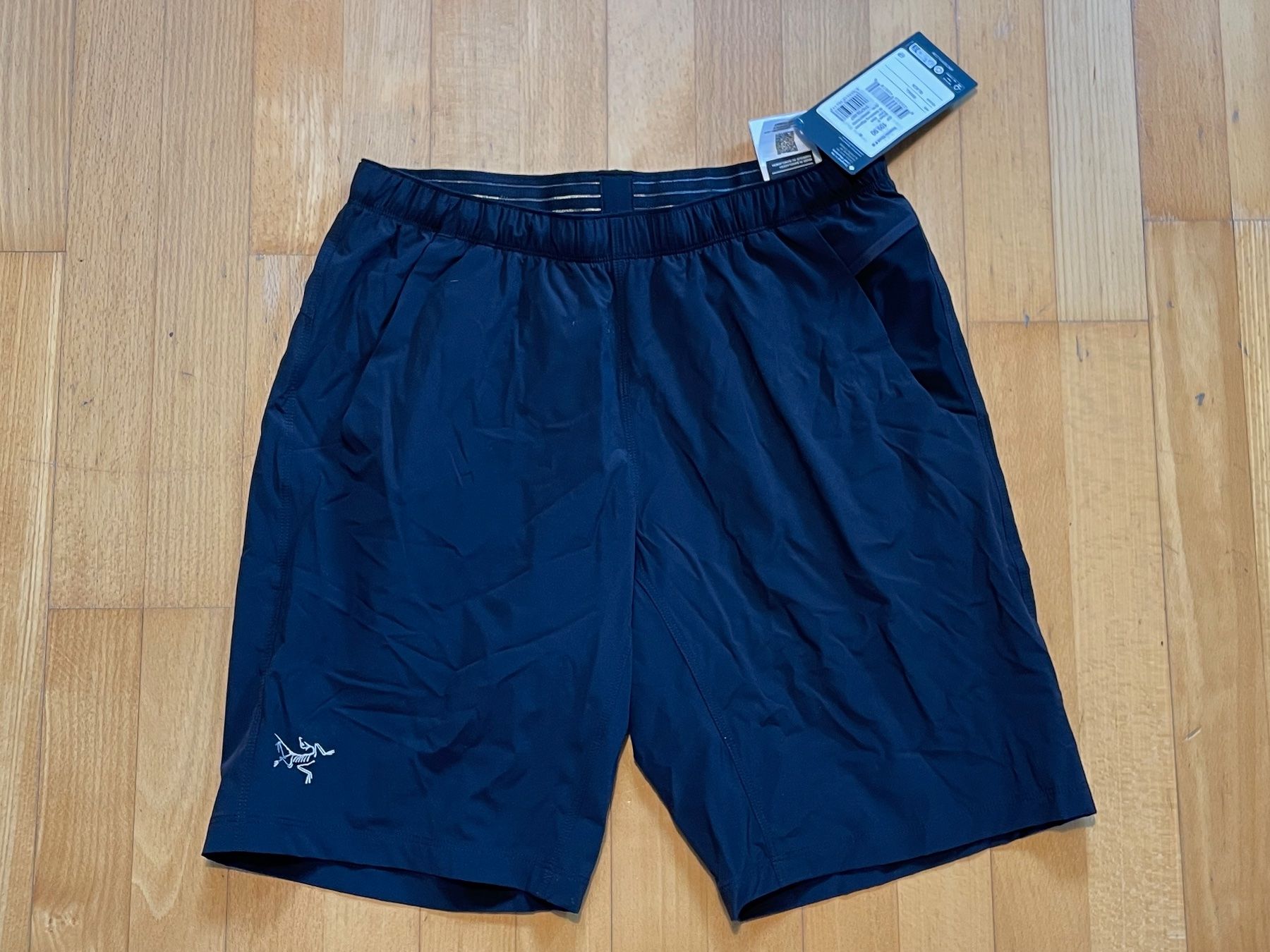 Arcteryx Pantaloni: Arc'teryx Short Incendo Sz S New – Nuovo e nell'imballaggio originale da Zürich venduto da le_souk