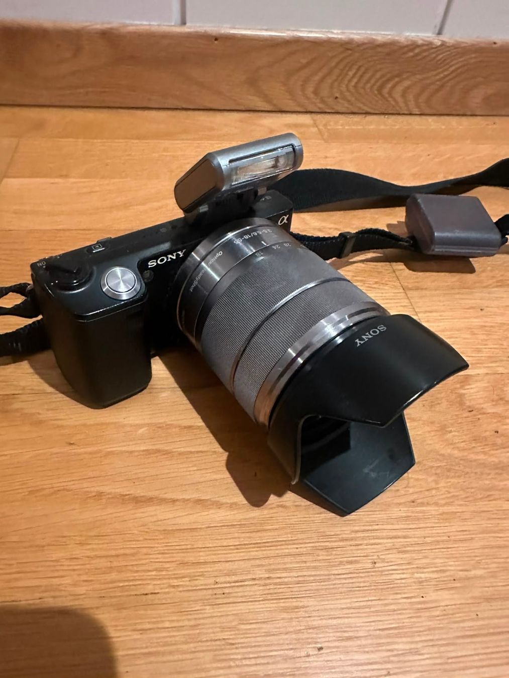 Sony Fotocamera: Sony Nex 5 mit Objektiv 18-55mm – Usato da Goldach venduto da Fox_Man