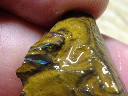 BOULDER ROH OPAL 44 Kt Gebot 1.- Elektisch Blau Grün feuer