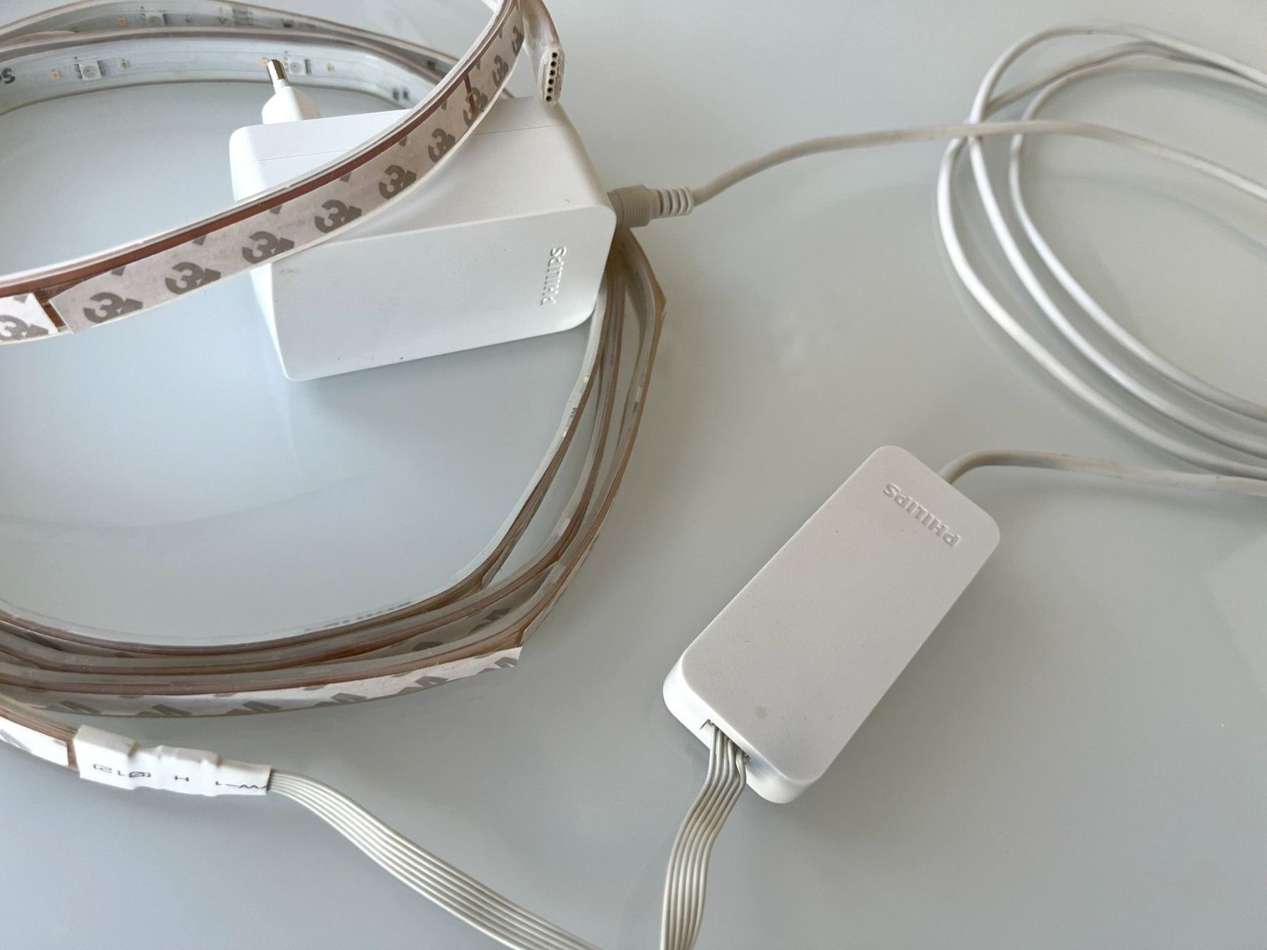 Philips Ghirlande e barre luminose: Philips Hue Lightstrip Plus 2 m + extension 1 m – Usato da Genève venduto da PoissonBlue 3
