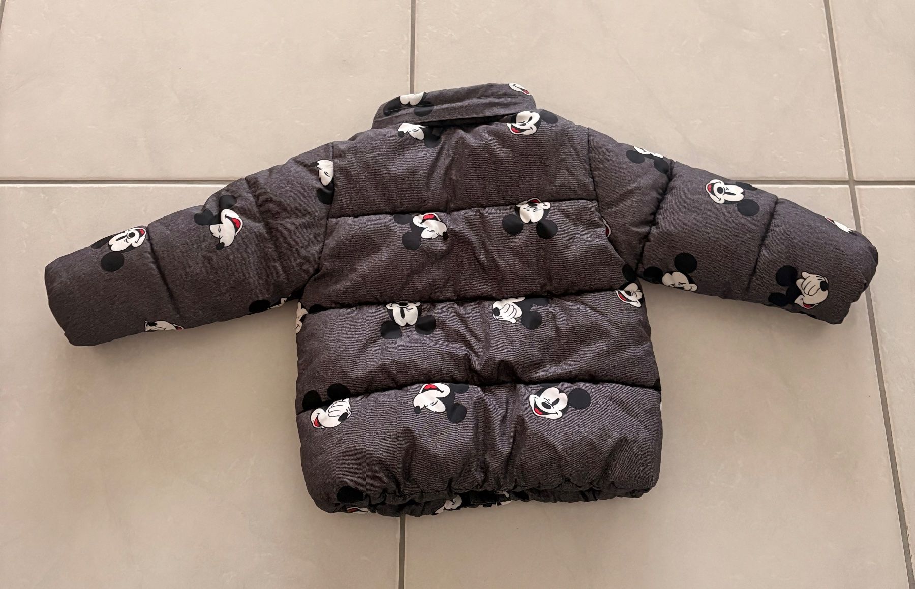 H&M Giacche & Cappotti: Winterjacke mit Mickey Mouse Print, Grösse 86 – Usato da Pfäffikon ZH venduto da Sil-Vany 1