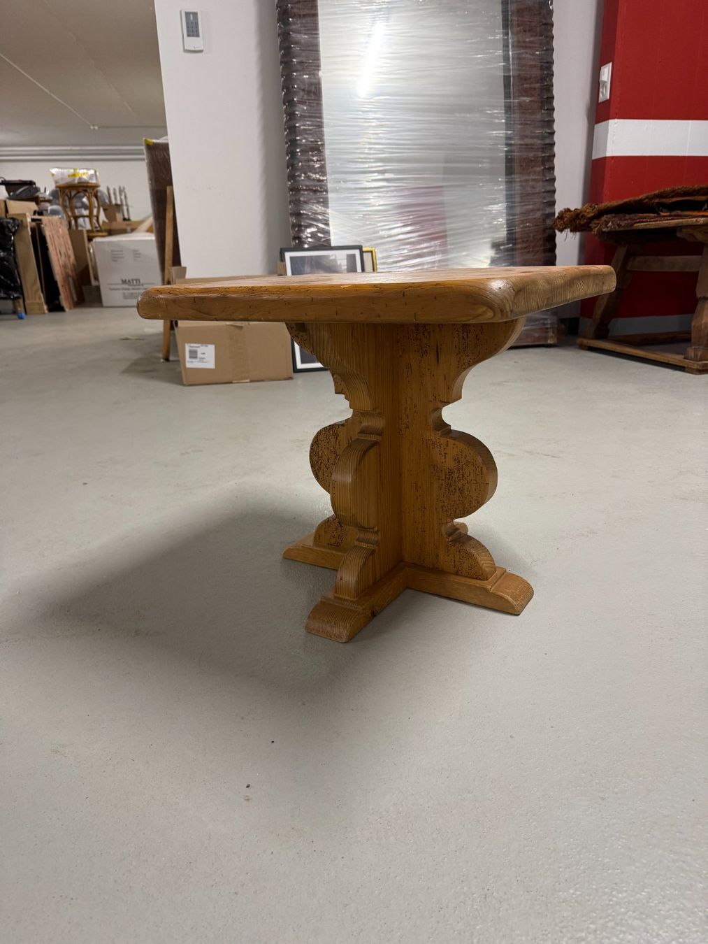 Tische: Antique Centre Table – Gebraucht aus Gsteig b. Gstaad von Auctionly 8