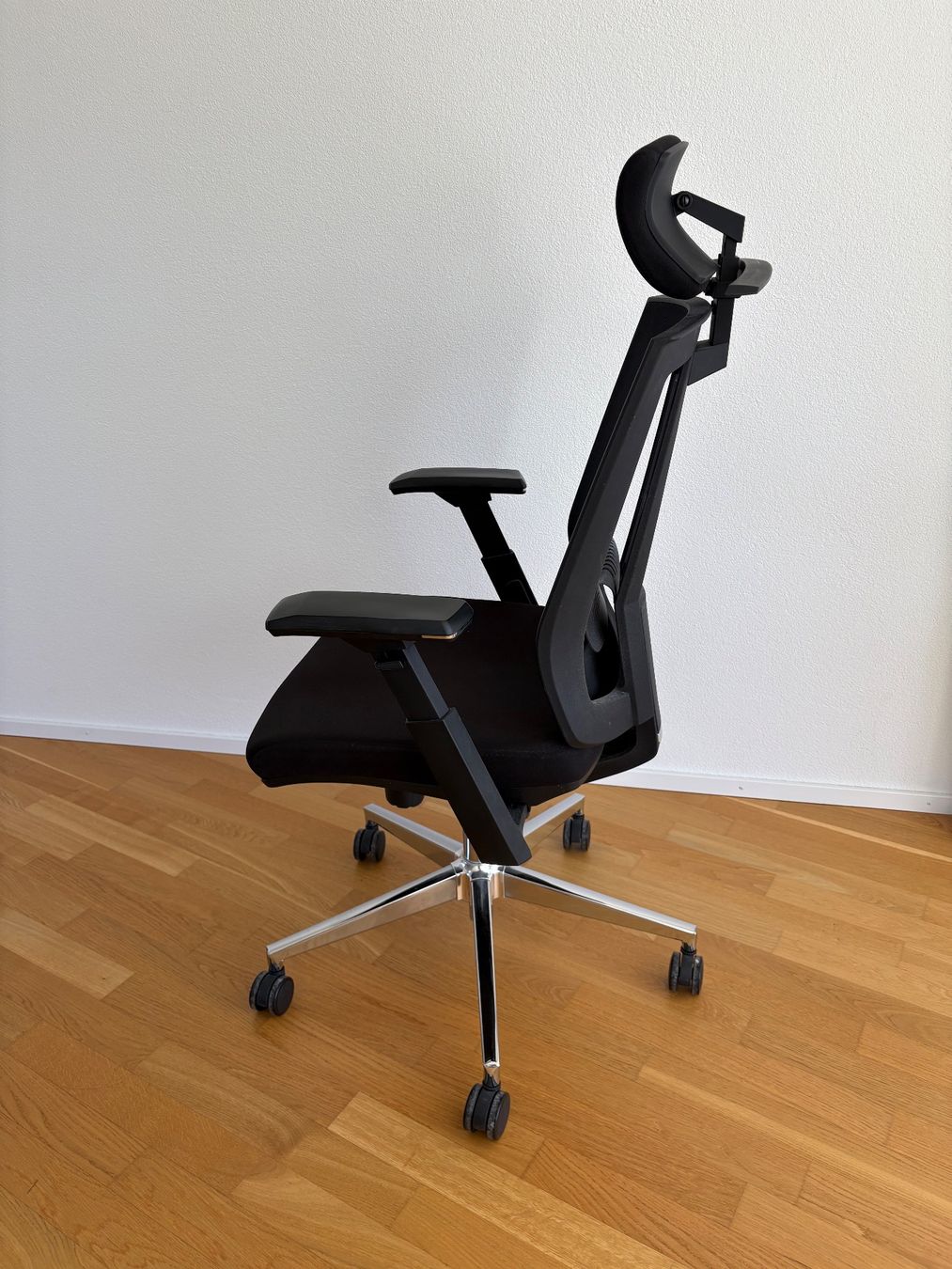 Sedie: Ergonomic Office Chair - Adjustable, Like New Condition – Usato da Luzern venduto da Jacoborojodelrio 2