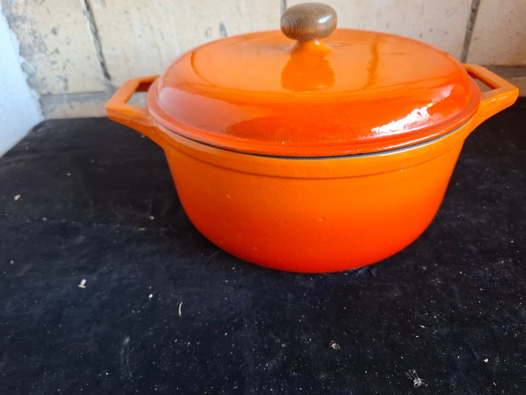 Pentole: Bräter orange Emaille mit Deckel guter Zustand – Usato da Schönholzerswilen venduto da clyde123