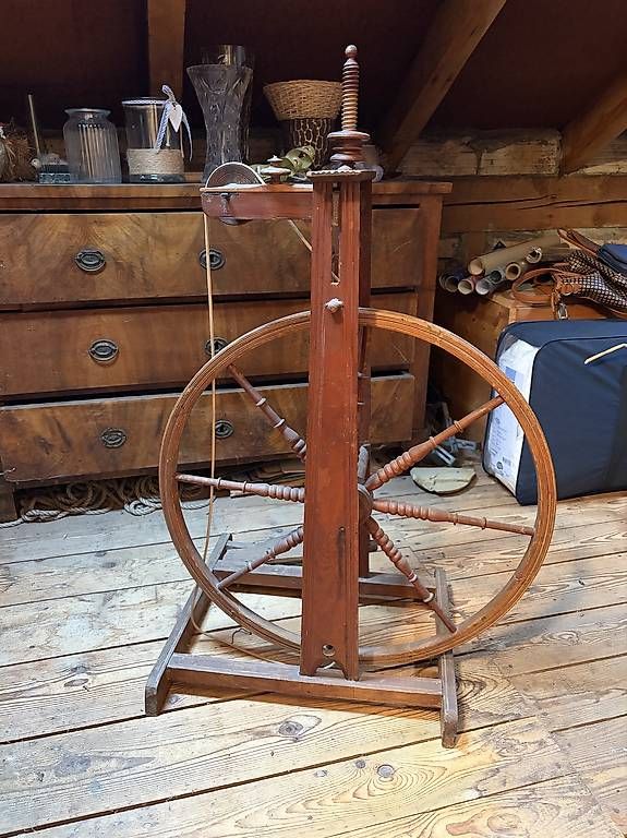 Rouets anciens: Spinnrad  – D'occasion à Rotkreuz par cdm_pzc6 1