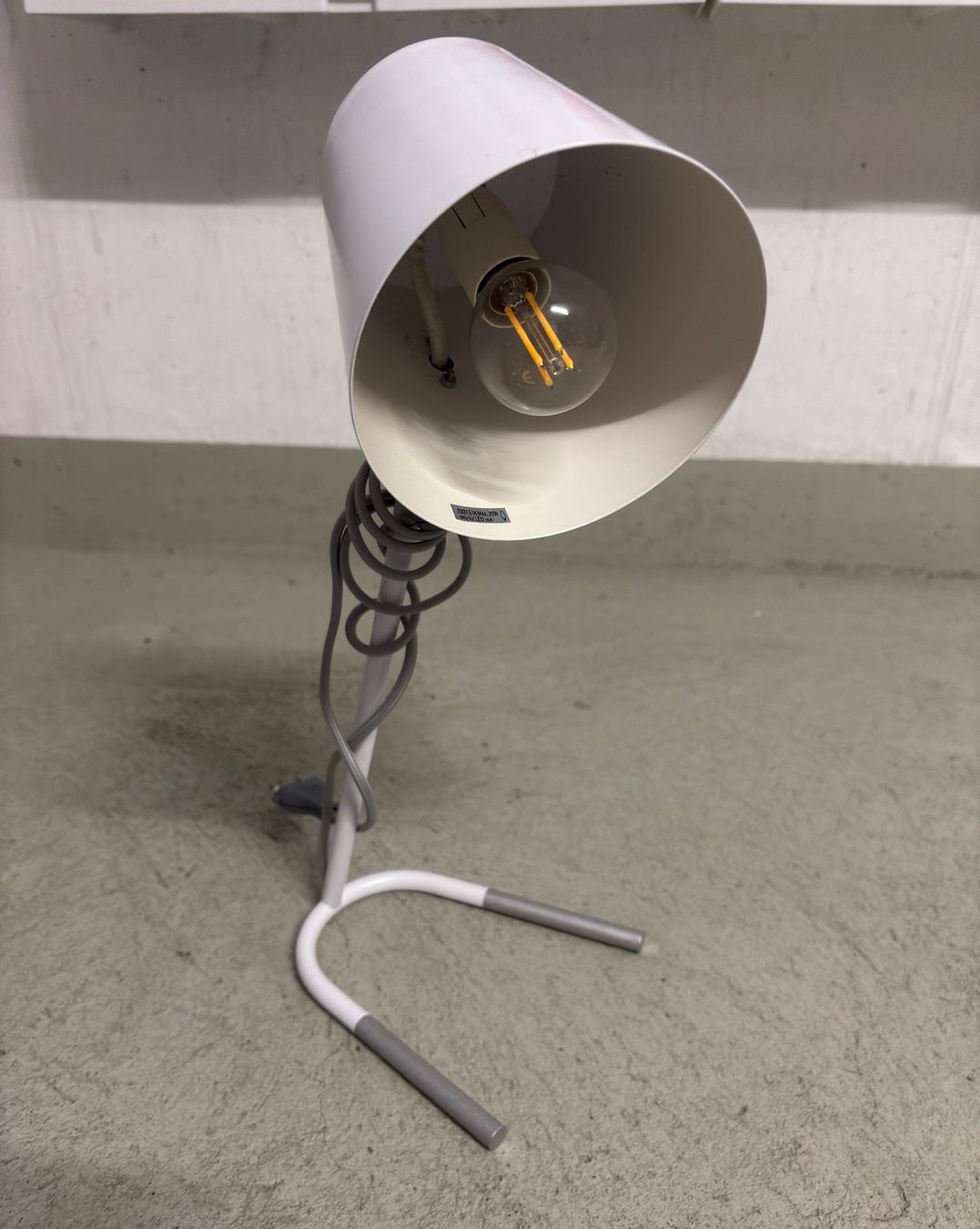 Lampade: Moderne Tischlampe Weiss mit Stoffkabel – Usato da Sonterswil venduto da VD-Service