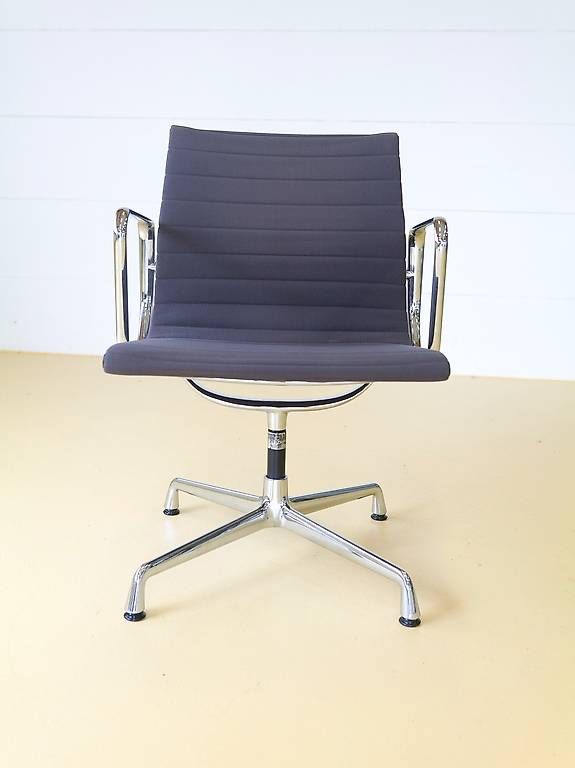 Chaises: Vitra Eames Stühle EA108, Stoff & drehbar – D'occasion à Meinisberg par atelier_TILIJA 3