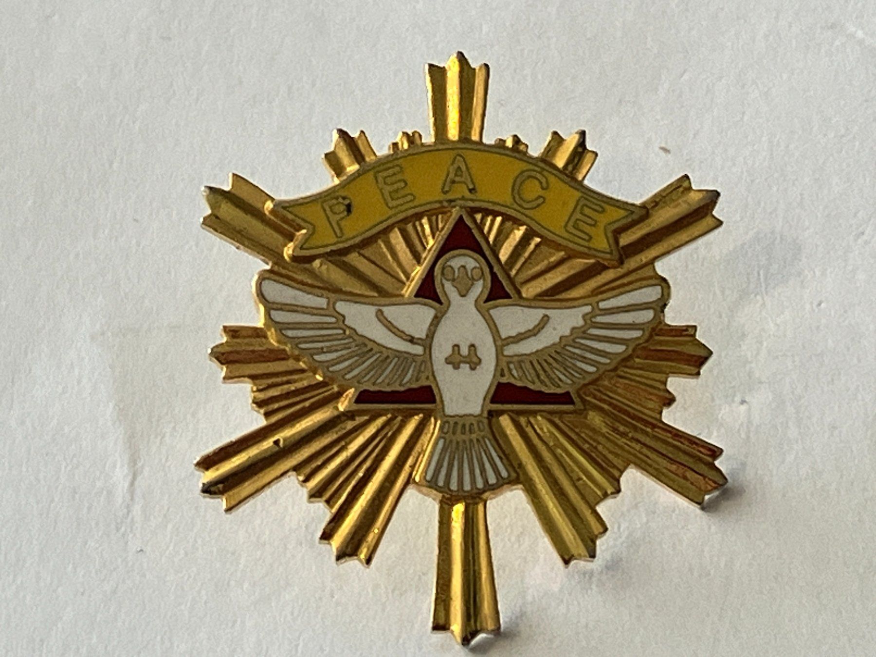 Placchette & Badge: 1 Pin Peace – Usato da Basel venduto da djwwpp