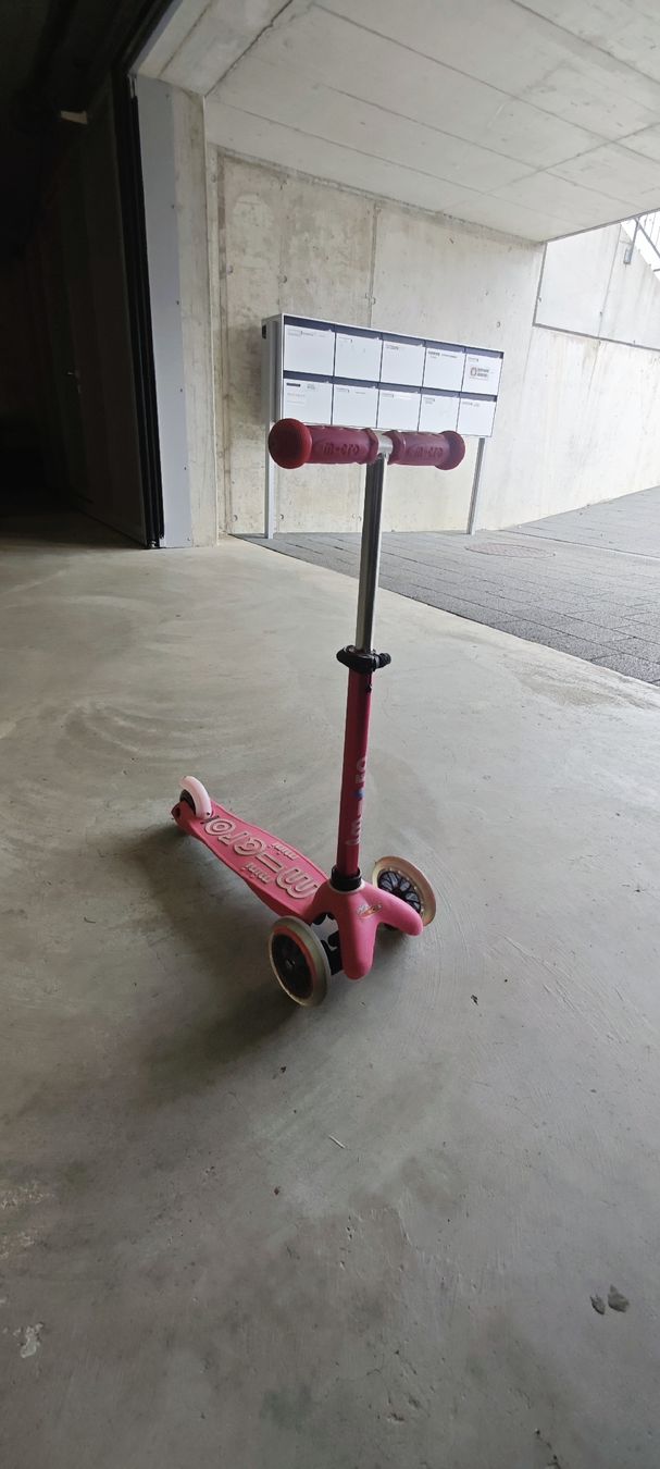 Micro Veicoli per bambini: Micro Mini Scooter  Pink (Rose) – Usato da Müntschemier venduto da caranene