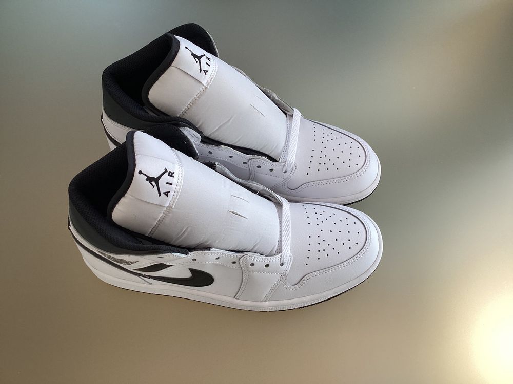 Jordan Chaussures hommes: Nike Air Jordan 1 Mid Schuhe weiss/schwarz Gr. 42.5 – Neuf avec emballage d'origine à Sargans par Broder2 1