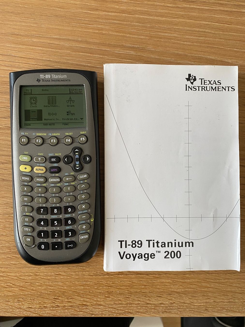 Texas Instruments Calcolatrici tascabili: Texas Instruments TI-89 Titanium Voyage 200 – Usato da Bern venduto da dantheb