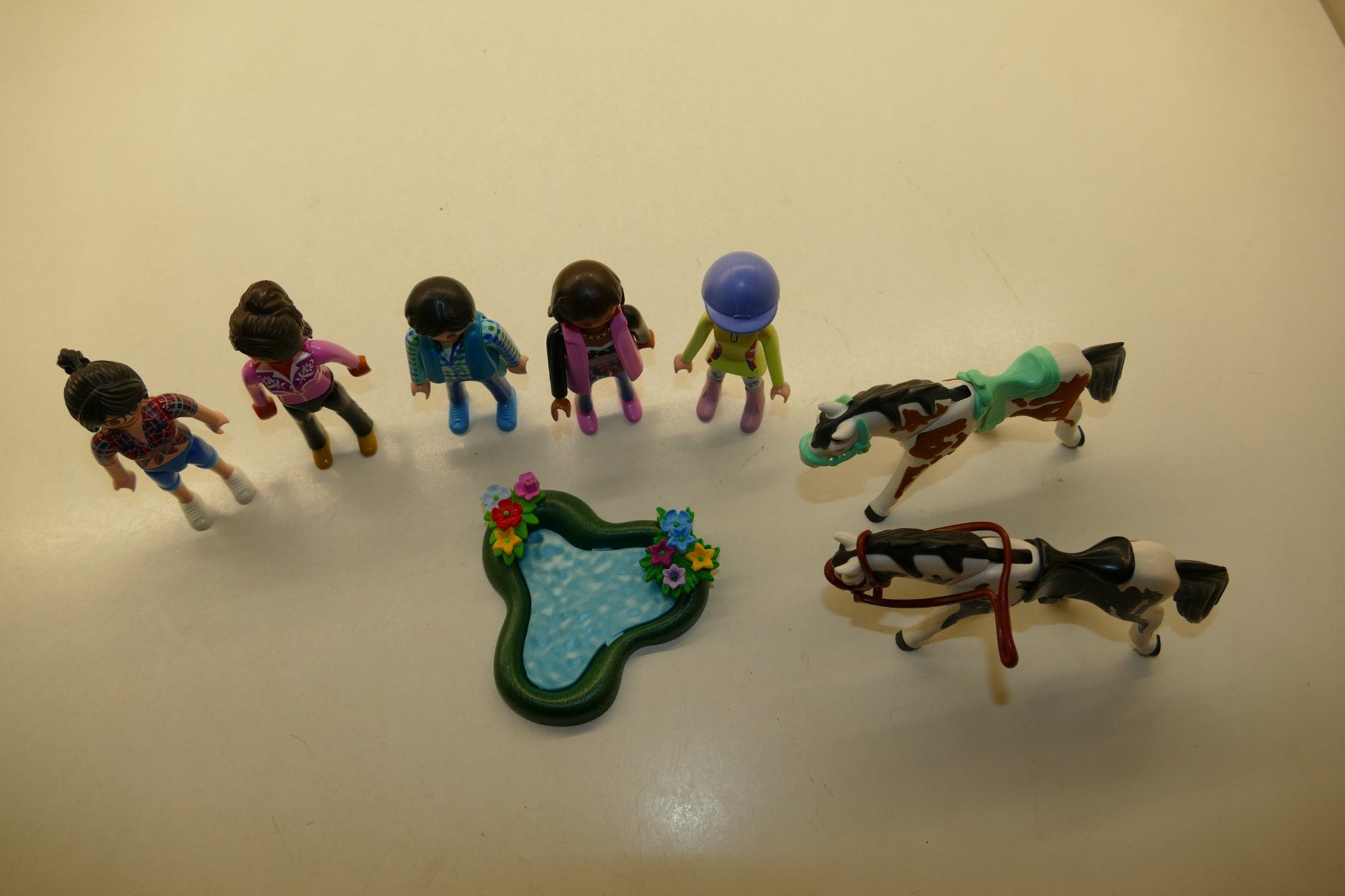 Playmobil Giocattoli: Playmobil: 2xPferde und 5xFiguren – Usato da Niederhasli venduto da rail-duerst 1