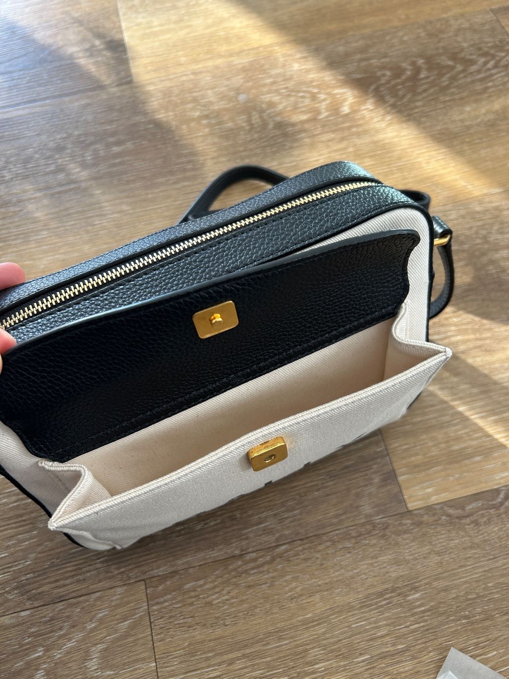 Bally Borse: Bally Bar Daniel logo-print Crossbody Bag – Nuovo e nell'imballaggio originale da Cimo venduto da speedball93 3