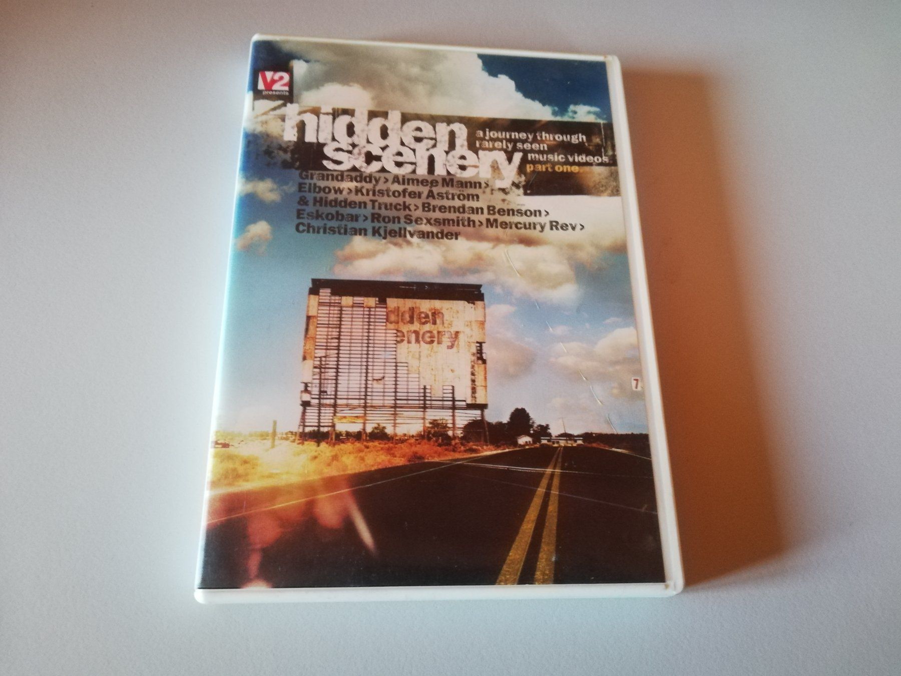 Tutti i DVDs: HIDDEN SCENERY – Usato da Bern venduto da Vinylsound.ch