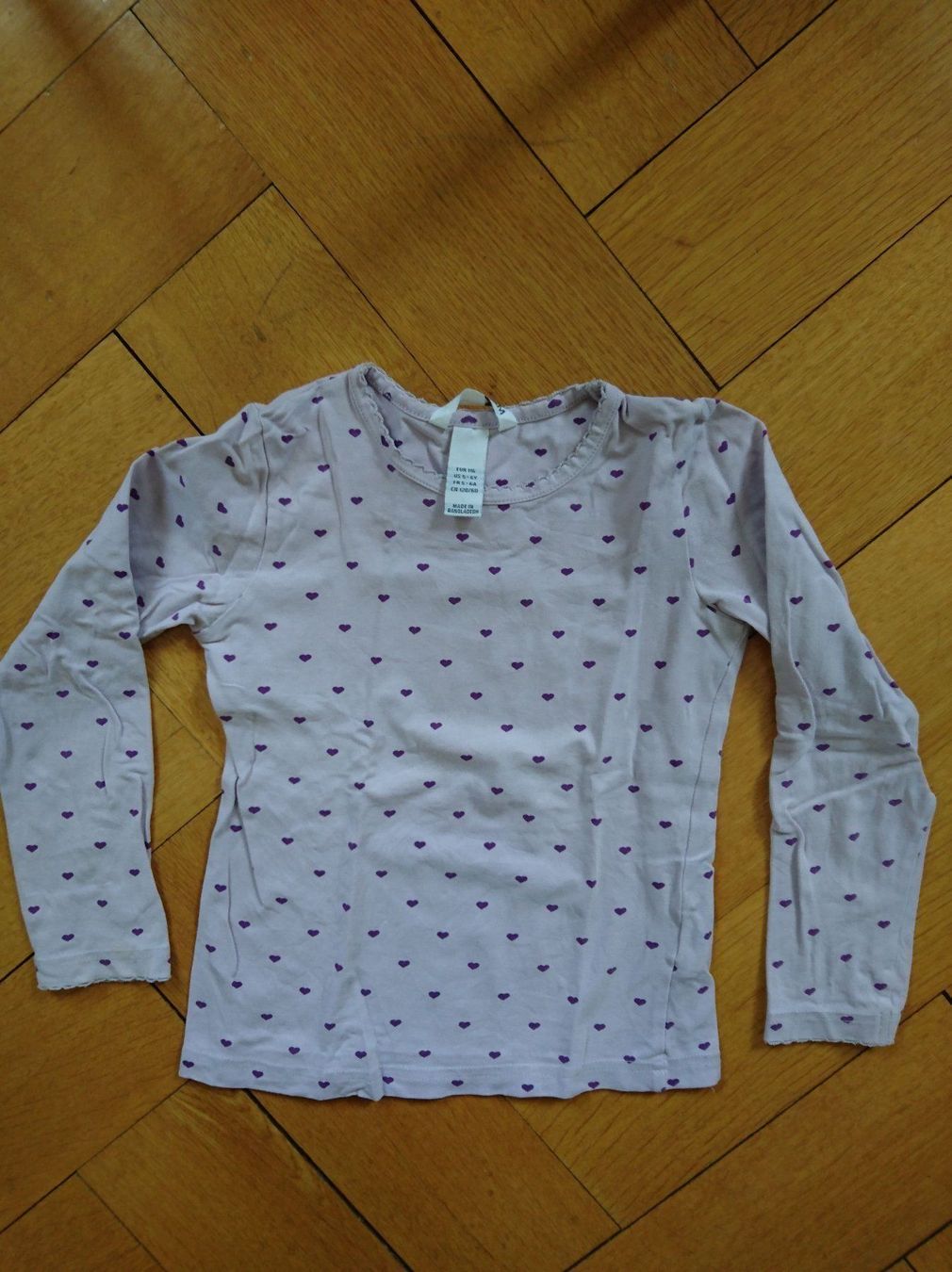 Blusen, T-Shirts & Tops: Süsses Langarmshirt mit Herzli, Gr.: 116 – Gebraucht aus Basel von Bar08