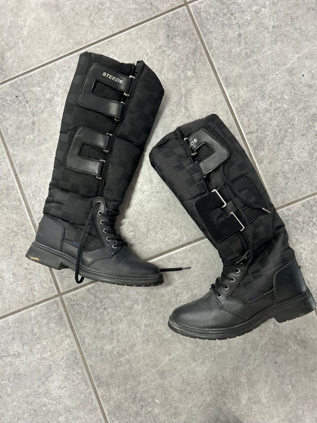 Scarpe da donna: Steeds Winterstiefel Gr. 38 S, schwarz – Usato da Bättwil venduto da paul74